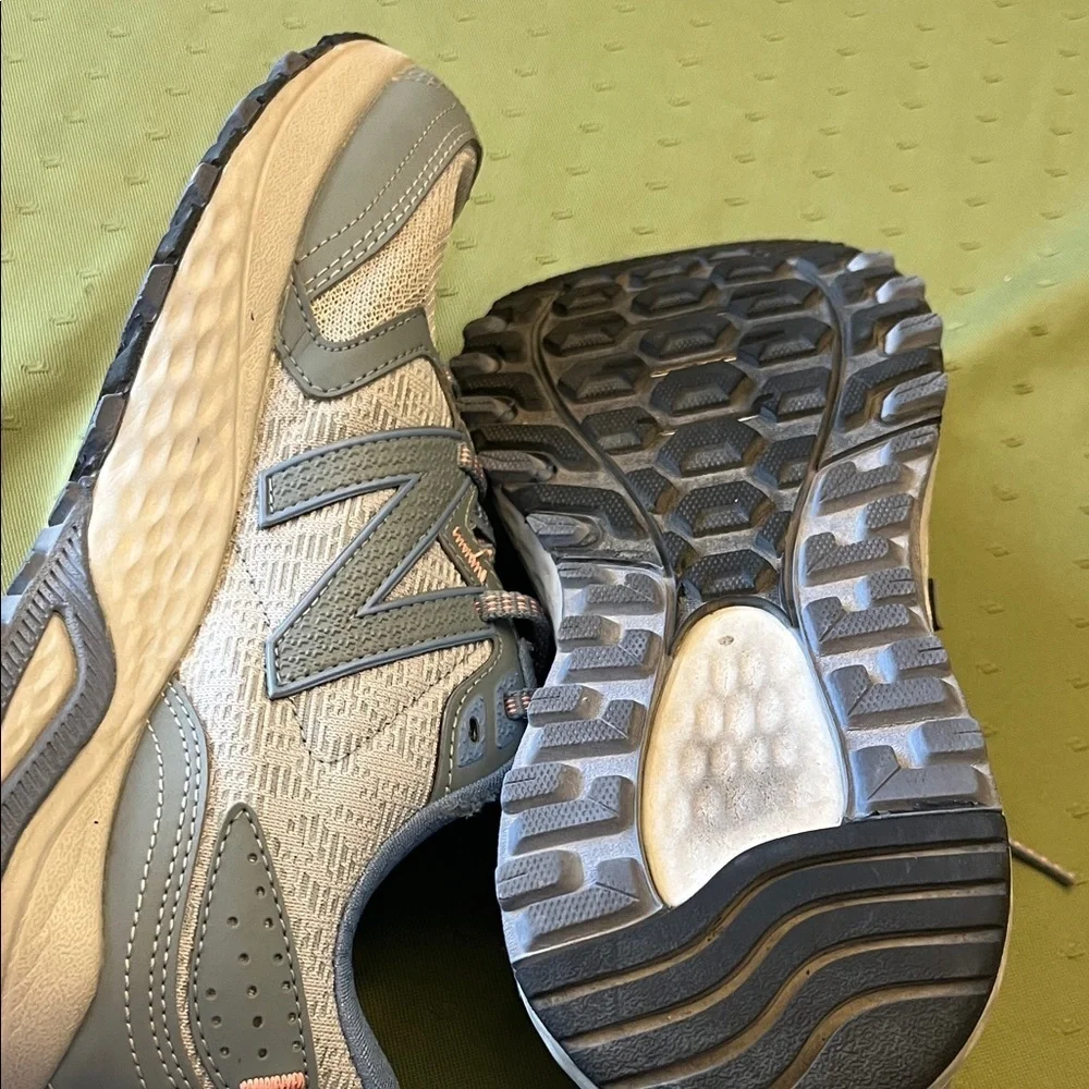 New Balance Women's Athletic Shoes in Blue and gray size 9